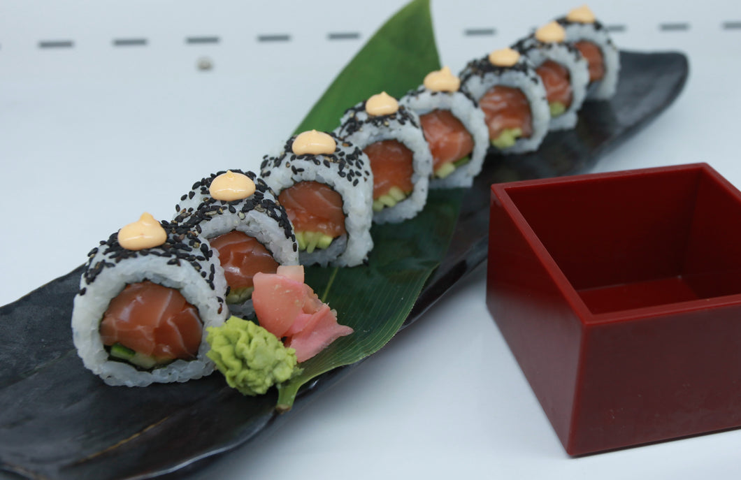 Spicy Salmon/Tuna Roll (8pcs)