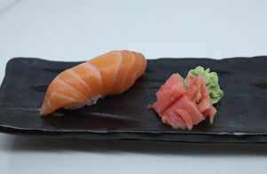 Salmon Nigiri (1pc)